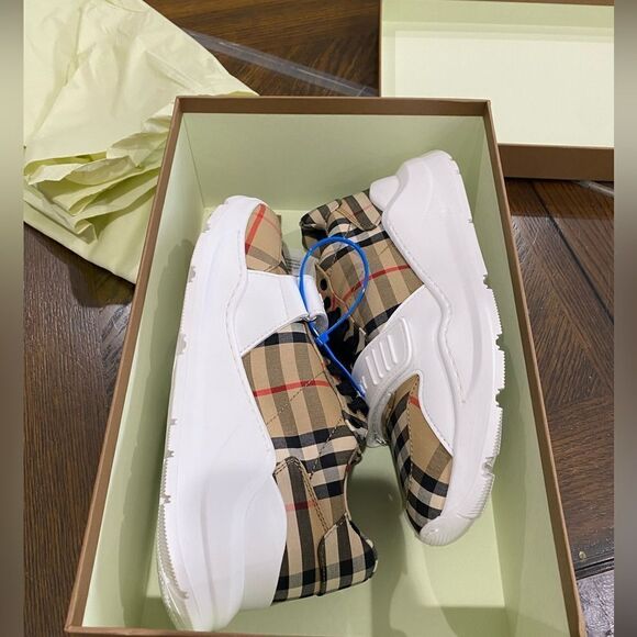 BURBERRY
Beige Check Regis Sneakers - Picture 4 of 11